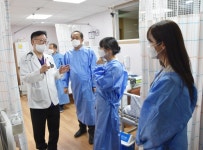 복지부, 더세인트요양병원 간병 지원 현장 둘러 봐