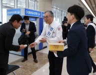  동산병원 성서에서 새로운 100년 위한 첫 걸음…커팅식 후 개원떡 나누며 환자 맞이  