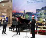 병원들, 이미 크리스마스…환아 및 환우들에게 즐거움 선사
