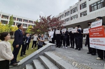 교육부 “의대생 휴학, 대학 자율 승인”…의료단체·총장·종교계 건의에 입장 선회
