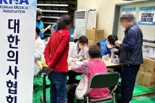 의료계, 산불피해 복구 지원 이어져…피해 지역 주민들을 위한 의료지원 활동 등