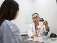 [정형외과 시술 바로알기]골관절염 적용 ‘줄기세포 수액주사’ 특징과 주의할 점은?