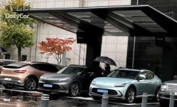 [르포] 충전기 없이 가림막만 설치..제네시스 강남 전기차 충전소 가보니...