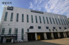 만트럭버스, 오산 서비스센터 확장 이전..15대 한번에 정비