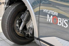 게처럼 옆으로 이동하고 연비 높이는..현대모비스가 개발한 이 신기술은?