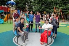 “장애 아동도 놀이터에서 마음껏 놀자” 지엠한마음재단, 턱 없는 회전 놀이기구 지원!