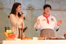 돈치킨, 이경규 치킨 선봬…2025년 해외 500개 매장 목표