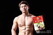 롯데푸드, 씨름선수 박정우 의성마늘 만두 유튜브 광고 300만 뷰 돌파