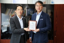 유유제약, 코로나 의료진에 꽃 봄내음 전달…감성영업 눈길