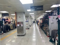 [현장르포] 빚내서 온라인 매장까지 오픈했는데...오미크론 변이 공포로 궁지에 몰린 패션의 성지 동대문 쇼핑타운