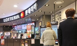 롯데GRS 롯데리아, 리아 새우 수입패티서 항생제 성분 발견…폐기 처분 예정