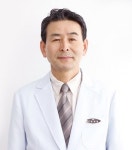 임플란트 시술 후에는 잇몸질환 예방 등 성실한 임플란트관리 따라야