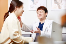 오프숄더, 비키니의 가녀린 목 라인에 도움될 수 있는 승모근 보톡스