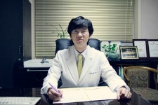 여름철 자주 발생하는 피부 가려움증의 원인과 피부과 치료법은?