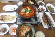 가성비가 좋은 세트메뉴 제공, 제주공항 근처 갈치조림 맛집 ‘신옛촌 제주점’