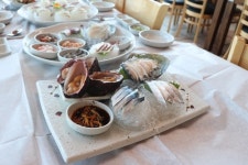 제주도 맛집 월척수산, 싱싱한 다금바리 회 맛보고 용두암, 용연구름다리 관광할 수 있어