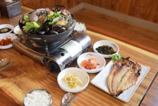 푸짐한 서비스와 아침식사가 가능한 제주 성산일출봉 해물탕 맛집 ‘한성식당’