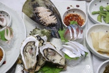 제주도 맛집 월척수산 본점 100명 이상 수용 가능한 대형 홀과 함께 회, 스끼다시 무한 리필 가능