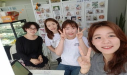 마카롱 만드는 언니 케이크 만드는 동생, 언니동생의 김여정 대표