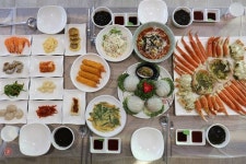 속초 맛집 ‘동명항 대게 마을’, 푸짐한 대게 요리로 겨울철 면역력 보강하는 별미 투어 가능해