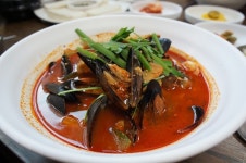 초당순두부마을에서 특별한 메뉴를 찾는다면? 강릉 맛집 ‘김우정 초당 짬뽕순두부’