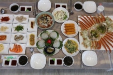 속초 대게 맛집 ‘동명항대게마을’,제철 맞은 대게를푸짐하게 한상 즐길 수있는 맛집