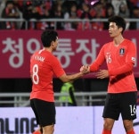 기성용 국가대표 은퇴하나 뉴캐슬 복귀···지동원 경기 중 기성용을 향한 애정 드러내
