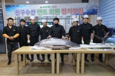울산맛집 친구수산, 대형 참치해체쇼 선보여