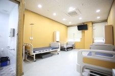 [칼럼] 늘어나는 노년 인구를 위한 요양병원, 검증된 간호 시스템 제공해야