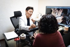 [칼럼] 노년층 임플란트 진행 시 고려할 점