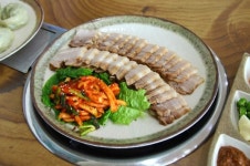 안면도 맛집 ‘전통딴뚝칼국수’ 봄나들이 후 즐길 수 있는 해물칼국수 제공
