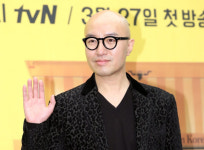 독신자입양 합헌 결정 후 홍석천도 두 조카 입양해…독신자입양 “확대해야 한다VS허용 안된다” 