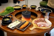 연탄구이집 ‘순탄고기’, “특수 제작한 연탄화덕에 구워 감칠맛 더했죠”