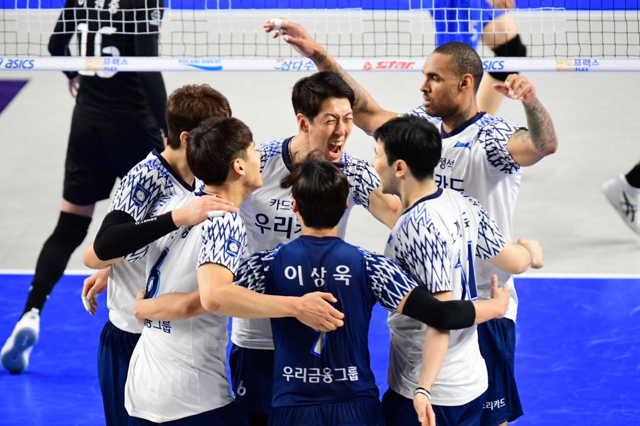 현대캐피탈, 레오와 허수봉의 활약으로 우리카드 제압하고 2024-2025 V리그 시즌 초반 승리!