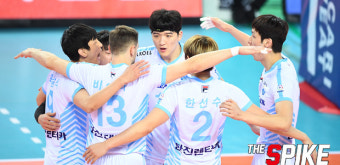 삼각편대 뜬 대한항공, 한국전력 꺾고 대표팀 차출 전 마지막 경기 승리