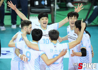 ‘5R 전승’ 대한항공, 한국전력에 셧아웃 완승...선두탈환+8연승