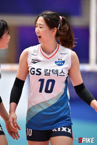 [제천·MG컵] GS칼텍스 강소휘, 3년 만에 MVP 수상…김연경은 MIP