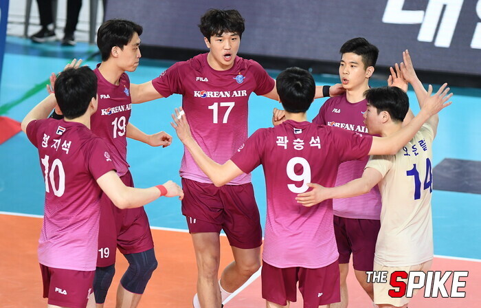 요스바니의 맹활약으로 대한항공팀, 삼성화재팀 완파하며 V리그 남자부 승리!