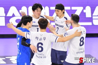 [화보] 우리카드, 대한항공에 3-1로 승리