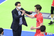 철우야, 네가 해줄 때가 온 것 같다  [벤치명암]