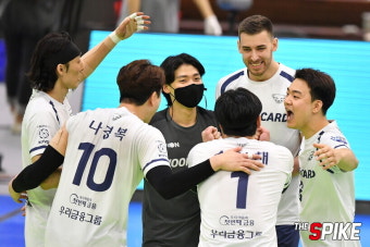 [화보] 우리카드, 한국전력에 3-1로 승리후 정규리그 3위 확정
