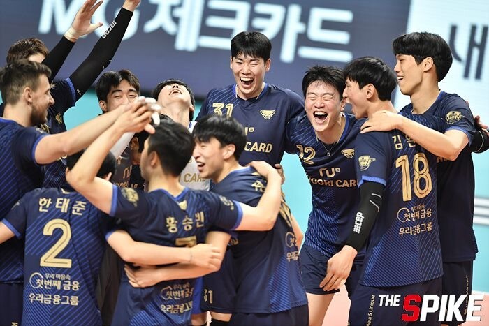 우리카드, 대한항공 상대 3-2로 풀세트 승리! 최근 2연승으로 3위로 올라서며 성과 얻어
