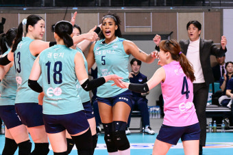 ‘메가보다 세다’ 실바의 30점 활약...GS칼텍스, 정관장 3-0 완파[스파이크노트]