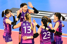 김연경+옐레나 쌍포 가동 흥국생명, 다시 한 번 IBK 제압 [스파이크노트]