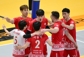'마테이 콕, 서브 콕!' 우리카드, KB손보에 셧아웃 승리 거두며 전반기 1위로 마무리 [스파이크노트]