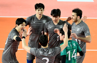 2위 대한항공의 반격, 삼성화재 꺾고 선두 우리카드 나란히 승점 47점 기록[스파이크노트]