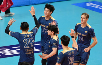 ‘잇세이+아르템 36점 합작’ 우리카드, 한국전력 3-0 완파하고 2위 확보 [스파이크노트]