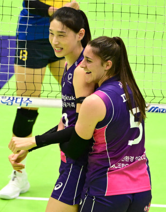 '투트쿠-김연경 37점 합작 ' 흥국생명, 현대건설 3-1 꺾고 개막전 승리 장식[스파이크노트]