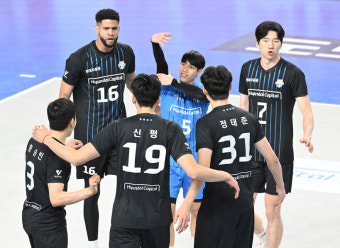 ‘연패는 없다’ 현대캐피탈의 무서운 선두 질주, 한국전력 3-1 제압[스파이크노트]