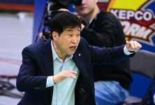 빅토리아 당기고 육서영 밀고…4위 탈환한 IBK기업은행 하경이 토스 완벽했다